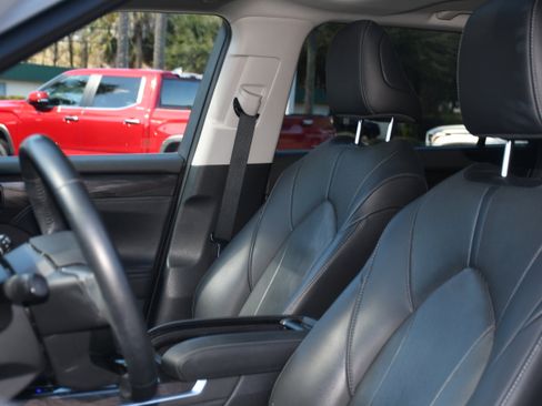 Used 2020 Toyota Highlander Limited image 13