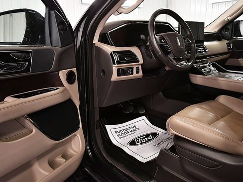 Used 2024 Lincoln Navigator Reserve AWD/4WD image 17
