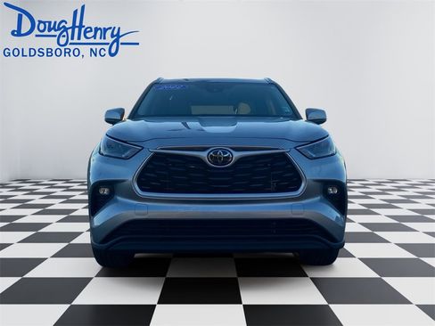Used 2022 Toyota Highlander XLE image 8