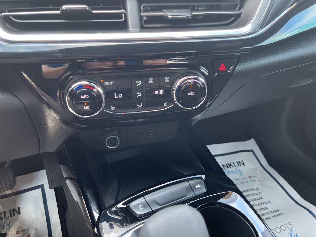 Used 2024 Chevrolet Trax RS w/ Sunroof Package FWD image 19
