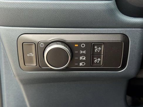 Used 2025 Ford Maverick XL w/ Equipment Group 102A AWD/4WD image 25