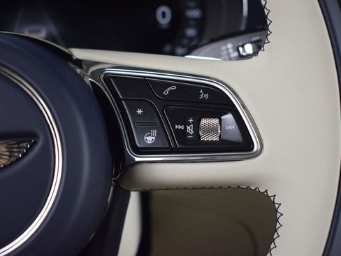 New 2025 Bentley Bentayga Azure image 30