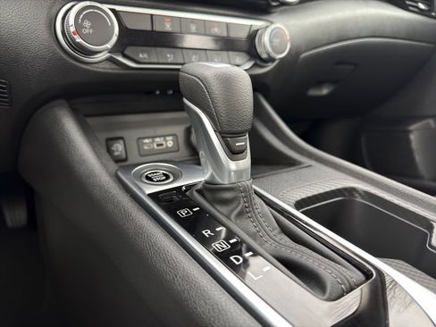 Used 2025 Nissan Sentra SV image 9