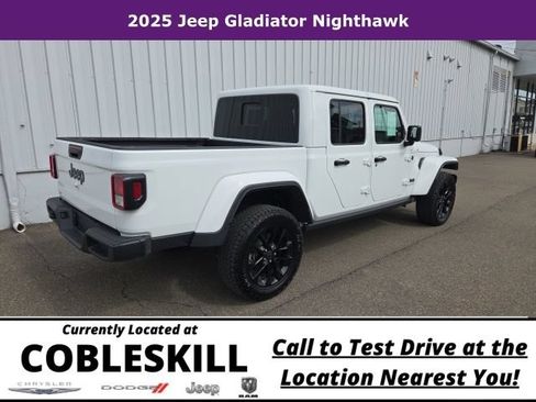 Used 2025 Jeep Gladiator Sport AWD/4WD image 4