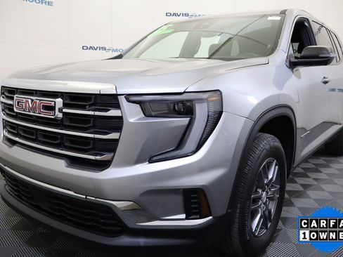 Used 2025 GMC Acadia Elevation image 11