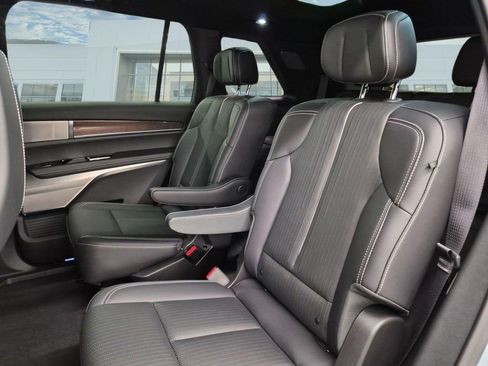 Certified 2026 Cadillac Vistiq Premium Luxury AWD/4WD image 11