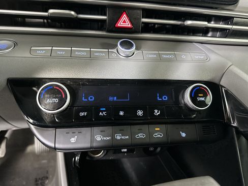 Used 2023 Hyundai Elantra SEL w/ Convenience Package image 19