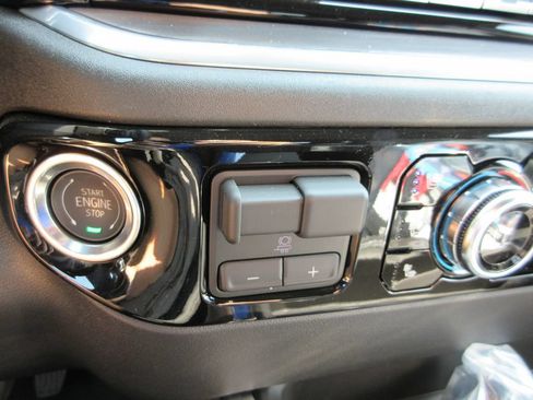 New 2026 GMC Sierra 2500 SLT w/ SLT Premium Package AWD/4WD image 19