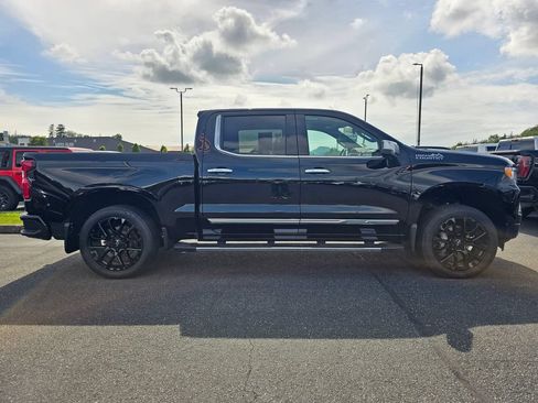 Used 2024 Chevrolet Silverado 1500 High Country AWD/4WD image 2