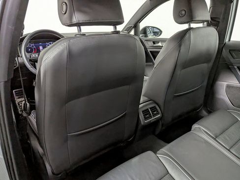 Used 2019 Volkswagen Golf R 4-Door image 43