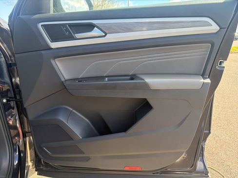 Used 2022 Volkswagen Atlas Cross Sport SE image 26