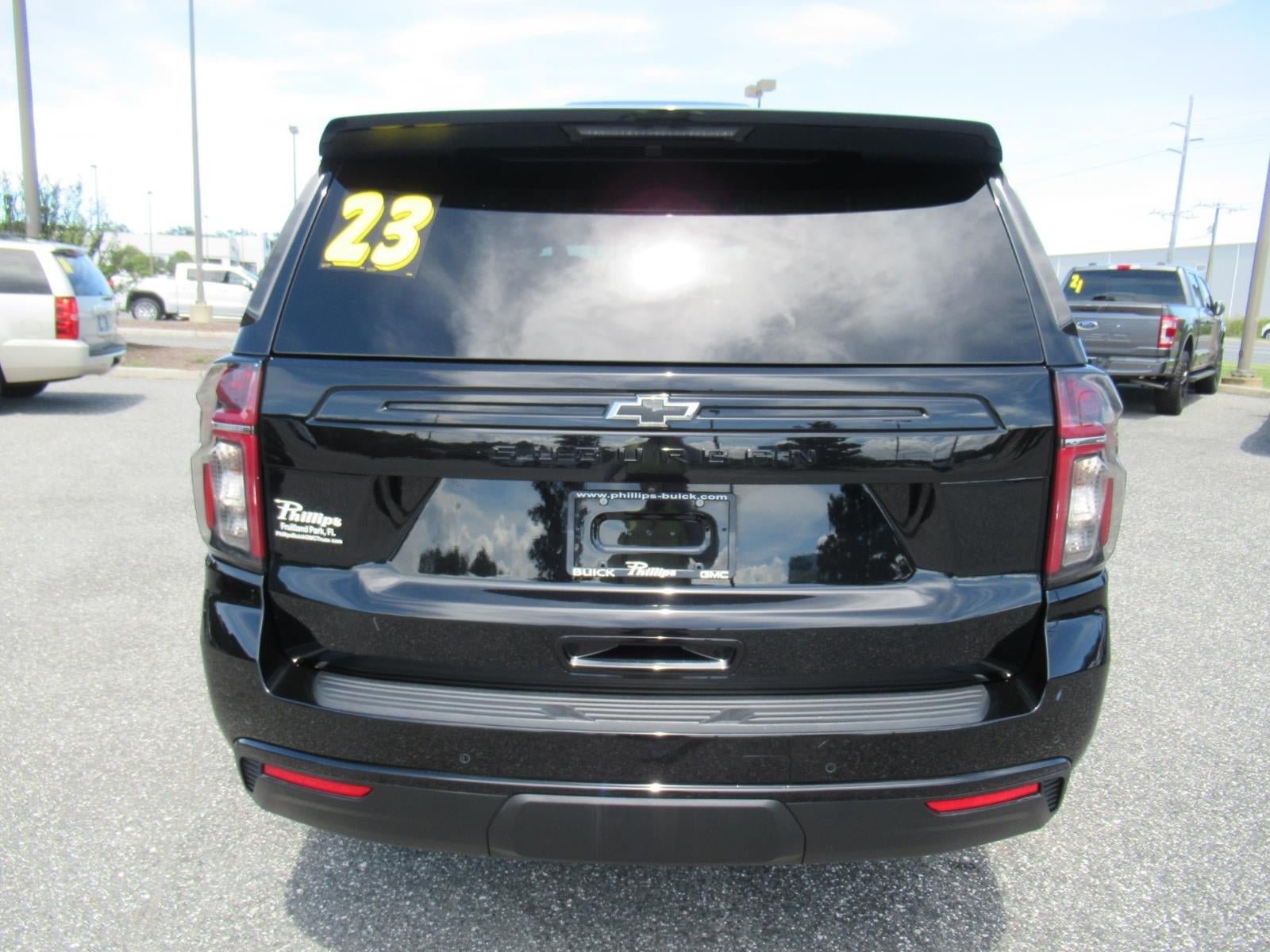 Used 2023 Chevrolet Suburban Z71 w/ Luxury Package AWD/4WD image 6