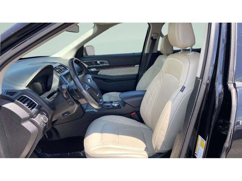 Used 2018 Ford Explorer Platinum AWD/4WD image 10