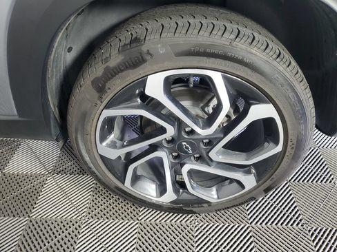 Used 2025 Chevrolet Trax RS w/ Sunroof Package FWD image 30