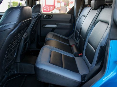 Used 2023 Ford Bronco Black Diamond w/ Sasquatch Package image 17