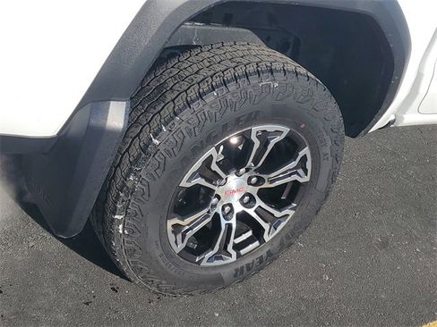 Certified 2025 GMC Canyon AT4 w/ AT4 Premium Package image 5