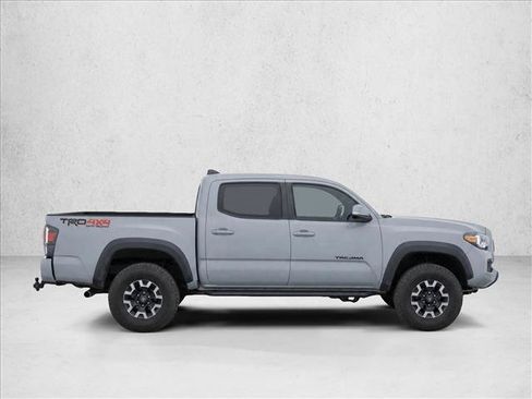 Used 2018 Toyota Tacoma TRD Off-Road w/ Technology Package AWD/4WD image 8