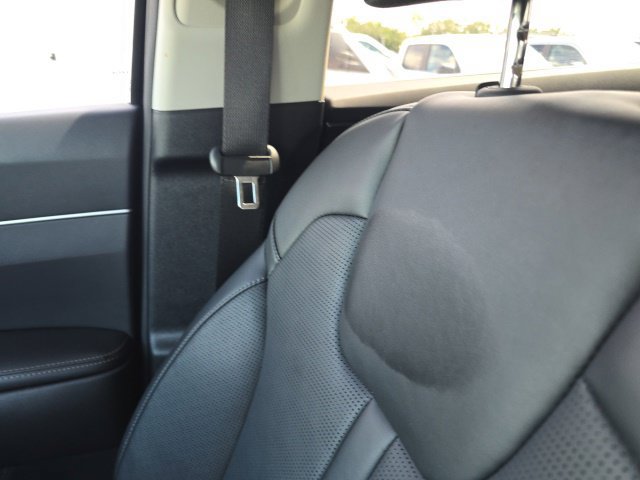 Used 2025 Kia Sorento S w/ Panoramic Sunroof Package FWD image 15