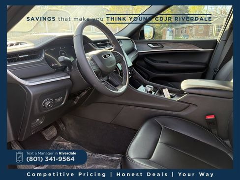 Used 2025 Jeep Grand Cherokee Limited w/ Black Appearance Package image 5