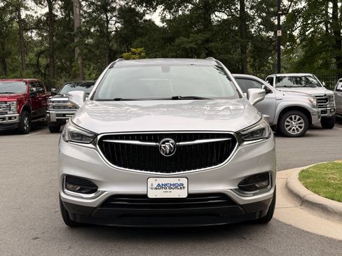 Used 2020 Buick Enclave Essence FWD image 2