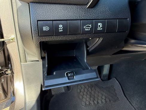 Used 2022 Toyota Camry SE w/ Carpet Mat Package (TMS) image 12