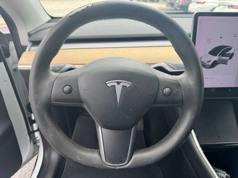 Used 2021 Tesla Model Y Long Range AWD/4WD image 17