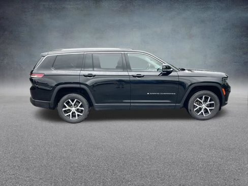 Used 2023 Jeep Grand Cherokee L Limited AWD/4WD image 11