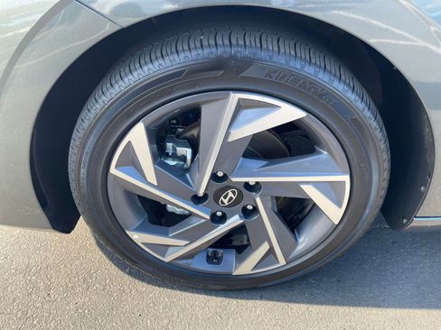 Used 2025 Hyundai Elantra Limited image 33