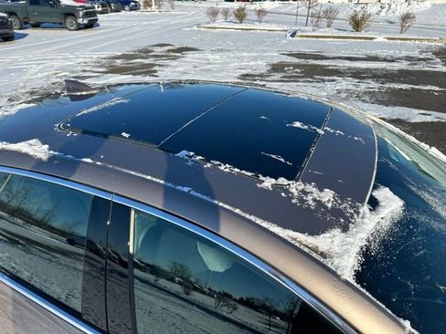 Used 2018 Chevrolet Malibu Premier w/ Premier Sun and Wheel Package image 29