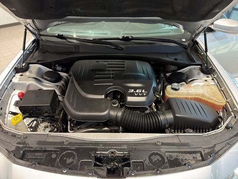 Used 2021 Chrysler 300 Touring w/ Driver Convenience Group image 10