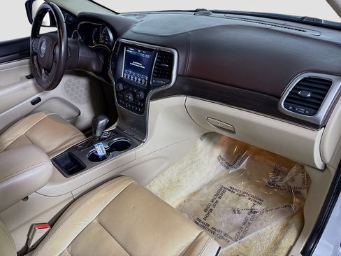 Used 2018 Jeep Grand Cherokee Overland image 30