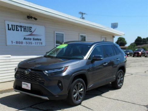 Used 2022 Toyota RAV4 Limited AWD/4WD image 2