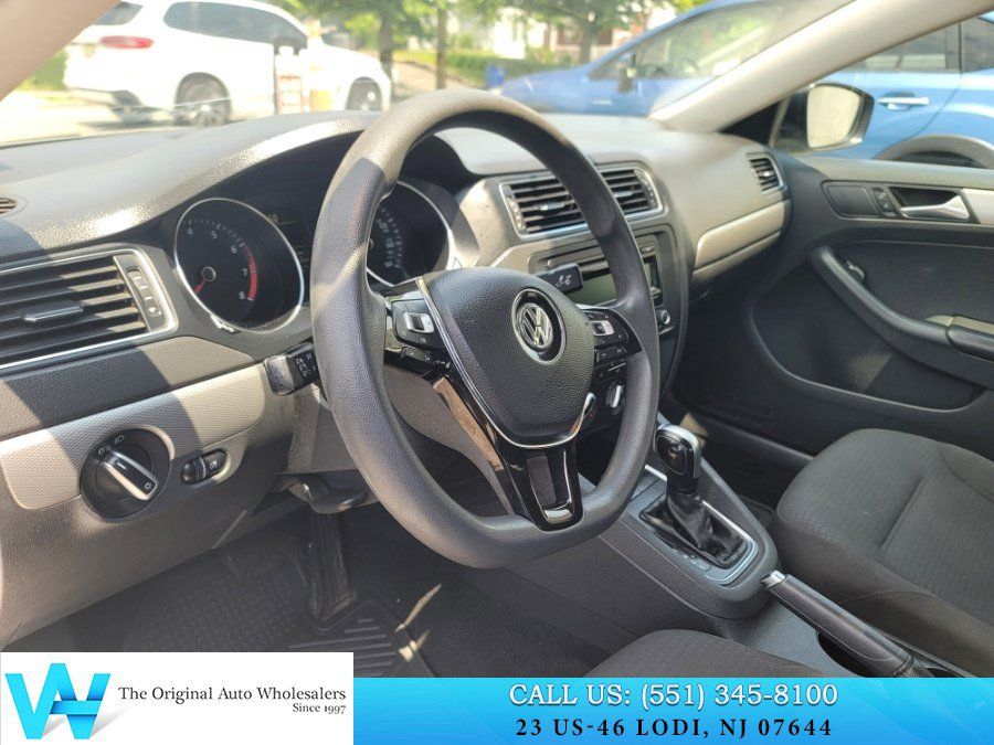 Used 2015 Volkswagen Jetta SE FWD image 10
