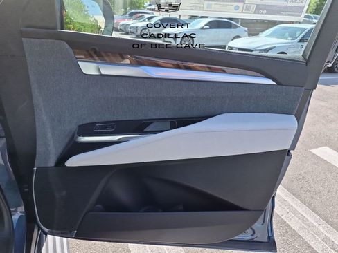 New 2026 Cadillac Escalade Platinum Sport w/ LPO, ONYX Package image 41