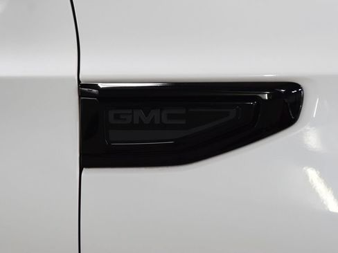 Used 2024 GMC Yukon XL Denali AWD/4WD image 16