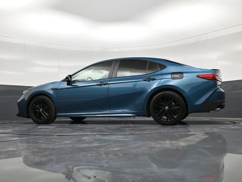 Used 2025 Toyota Camry SE w/ Convenience Package image 27