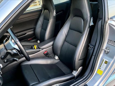 Used 2018 Porsche 911 Carrera image 9