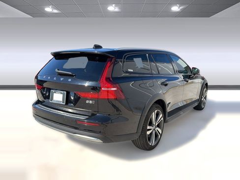 Used 2025 Volvo V60 B5 Cross Country Plus AWD/4WD image 9