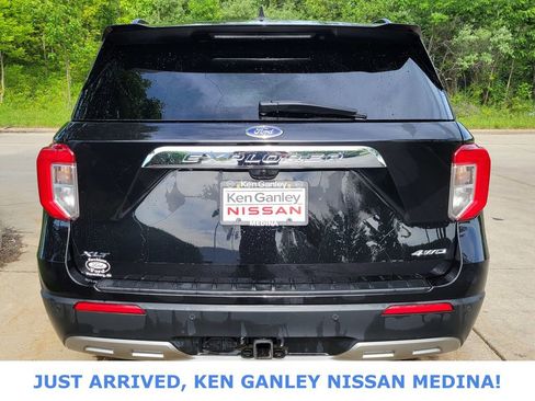 Used 2023 Ford Explorer XLT w/ Equipment Group 202A AWD/4WD image 4