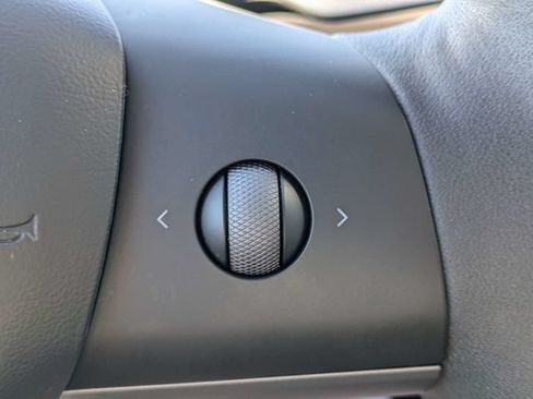 Used 2023 Tesla Model Y Long Range AWD/4WD image 23
