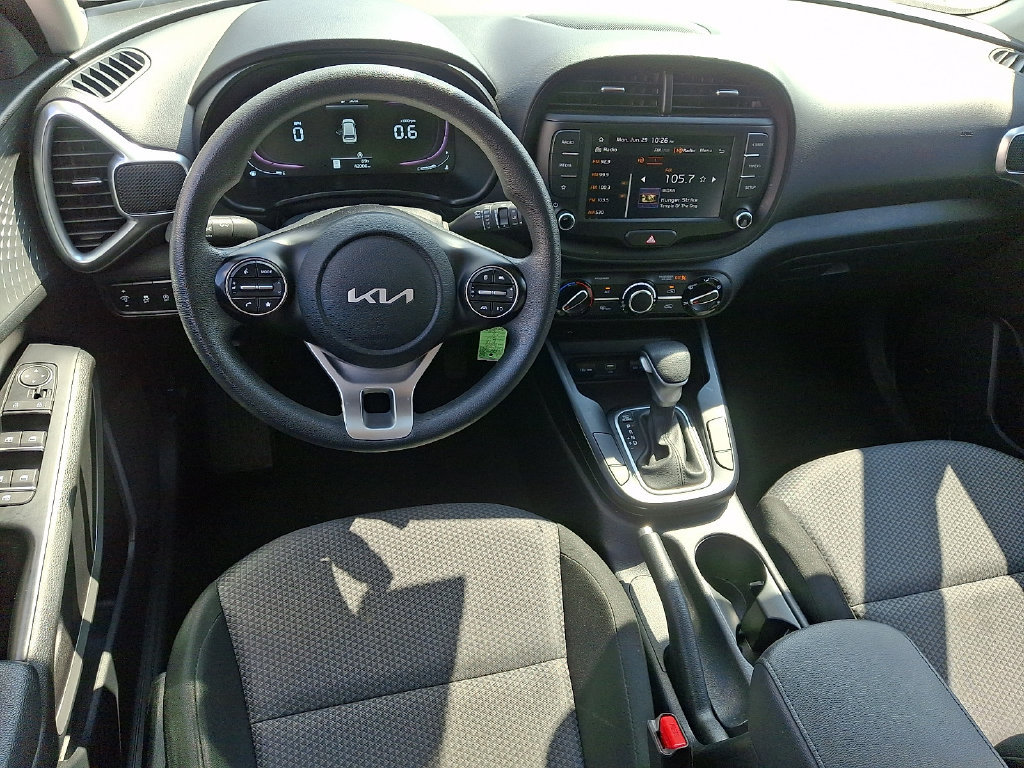 Used 2023 Kia Soul LX w/ LX Technology Package FWD image 2