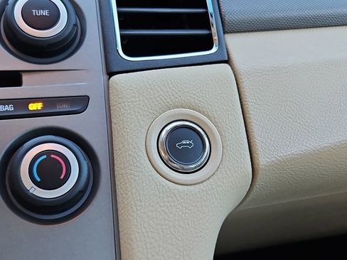 Used 2017 Ford Taurus SE image 17