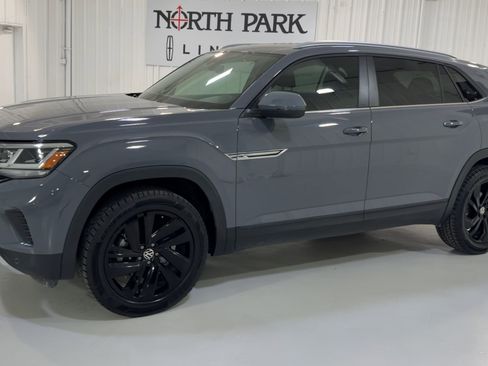 Used 2022 Volkswagen Atlas Cross Sport SE FWD image 6