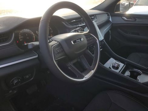 New 2025 Jeep Grand Cherokee Altitude image 11