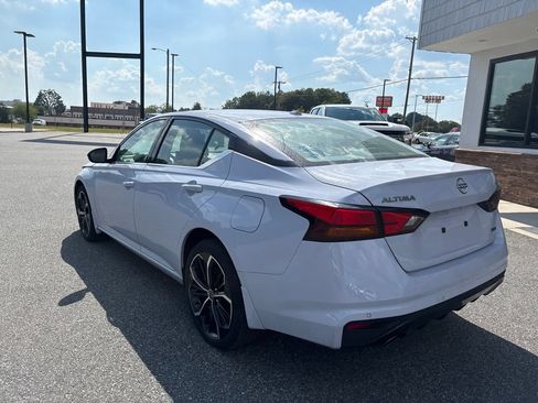 Used 2025 Nissan Altima 2.5 SR w/ SR Premium Package AWD/4WD image 7