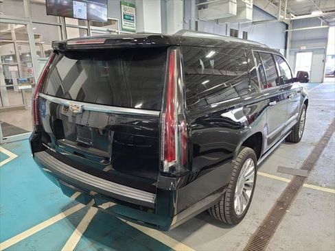 Used 2017 Cadillac Escalade ESV Platinum AWD/4WD image 7