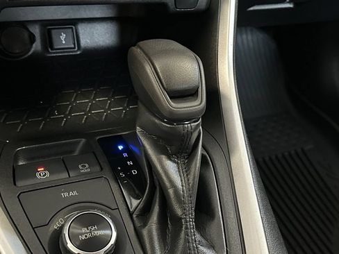 Used 2022 Toyota RAV4 LE AWD/4WD image 21