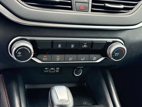 Used 2021 Nissan Altima 2.5 SR FWD image 11
