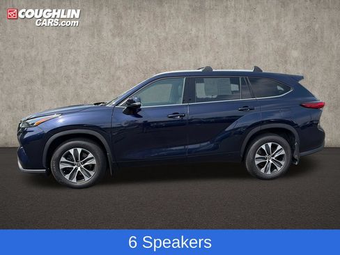 Used 2022 Toyota Highlander XLE AWD/4WD image 5