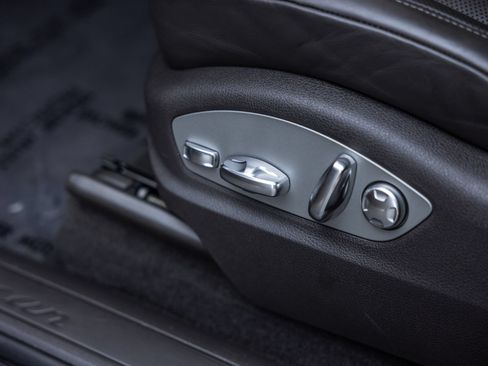 Certified 2024 Porsche Macan AWD/4WD image 24